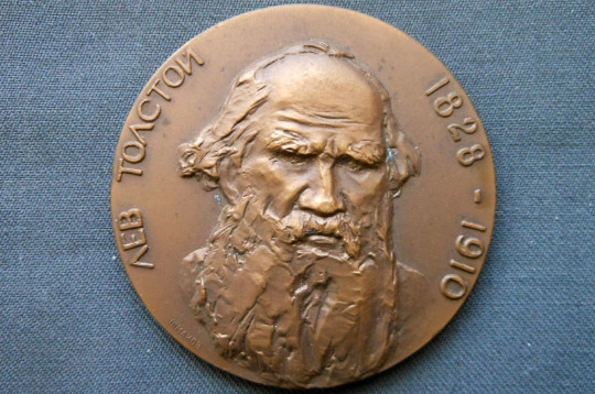 В Харовском музее открылась выставка памятных медалей из коллекции его первого директора